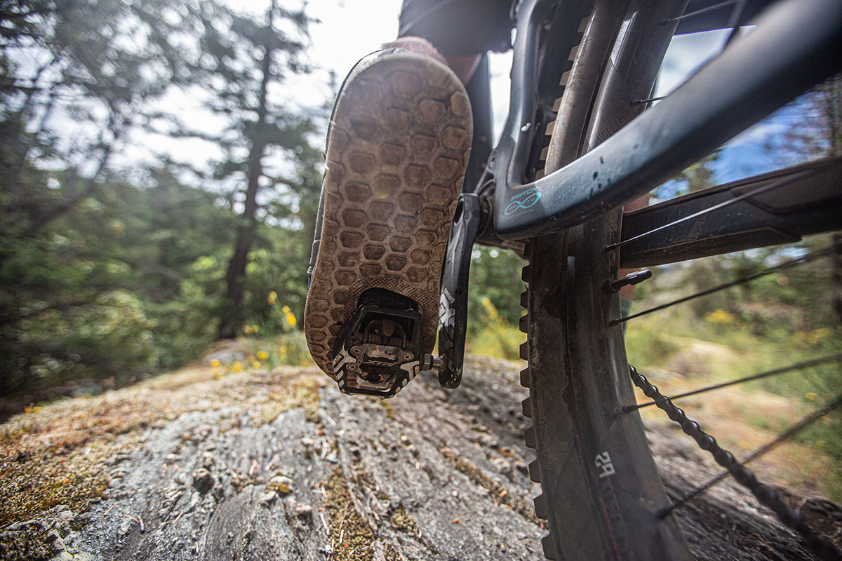 Specialized 2FO DH Clip mountain bike shoe (pedaling closeup)